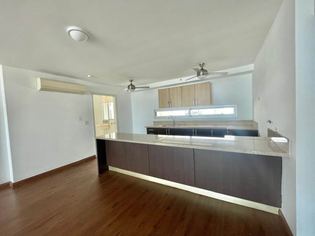 Double-height modern lobby with elevators in PH Aquamarina Coco del Mar Panama