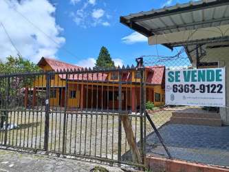 Front view of colorful rustic homes with gated entrance in Volcán Chiriquí Panama