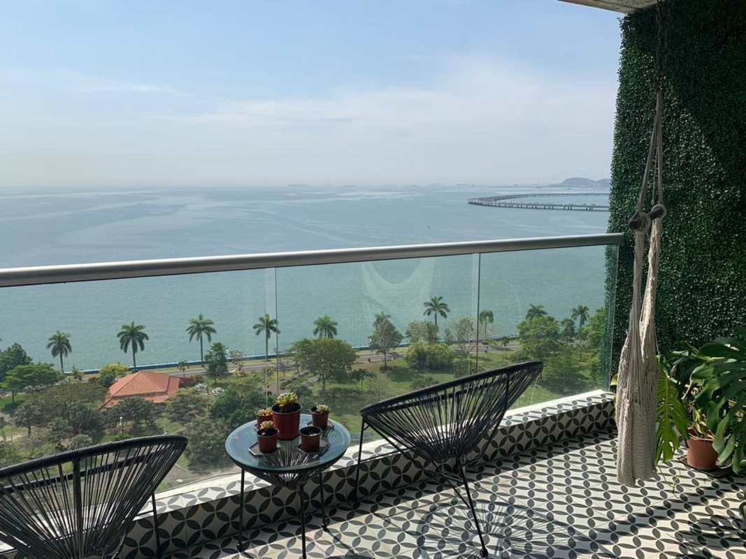 Balcony hammock panoramic ocean skyline view PH Rivage Panama