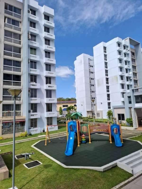 Apartment kitchen with granite counters stove cabinets PH MacGregor Condado del Rey