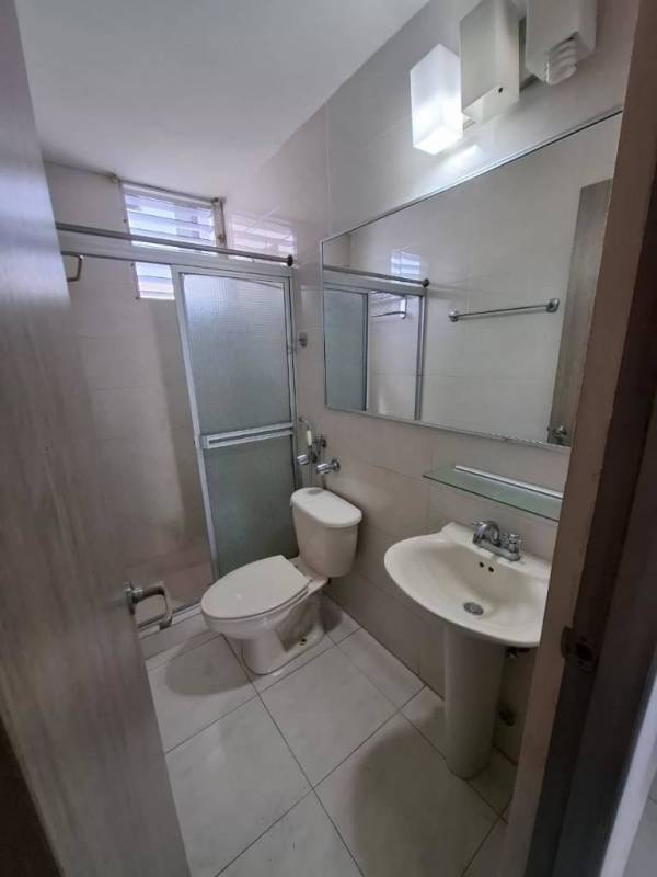 Empty bedroom built-in wardrobes tiled floor PH MacGregor Condado del Rey Panama