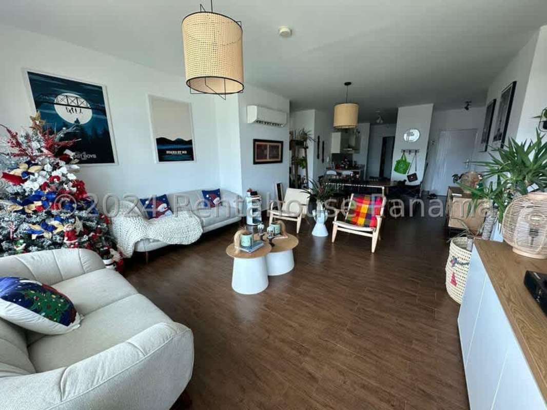 Spacious bedroom with built-in closet at PH Costamare, Costa Sur