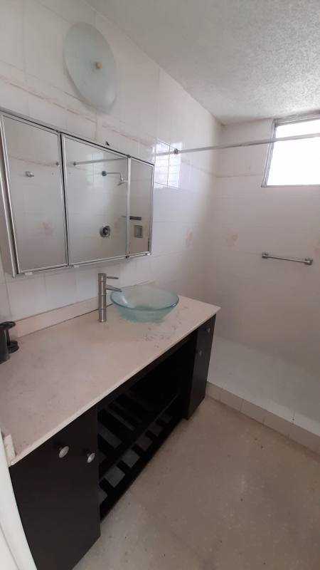 Minimalist bedroom with twin beds, window, AC, shelf space PH Marfil Obarrio Panama