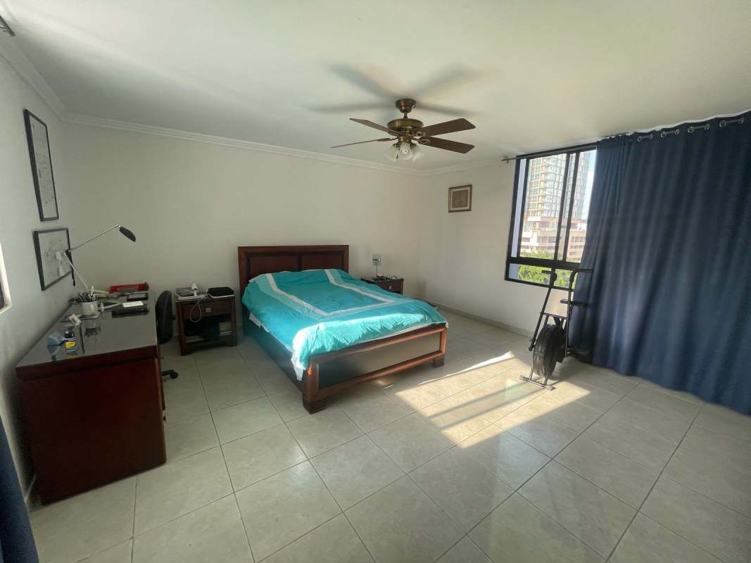 Modern equipped kitchen with granite counters and cabinets in PH Lexus Tower San Francisco for rent