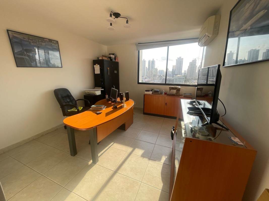 Cozy additional bedroom with closet, fan and window in PH Lexus Tower Panama City