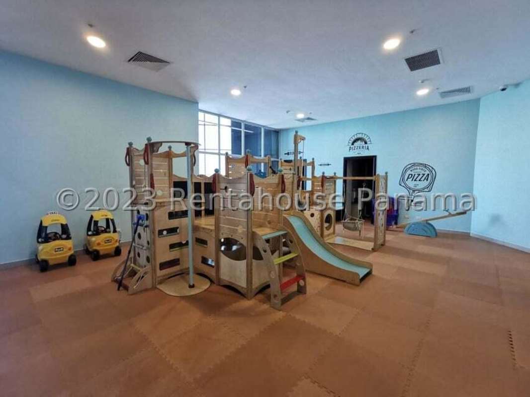 Elegant lobby area with seating, high ceilings PH Serena Costa del Este