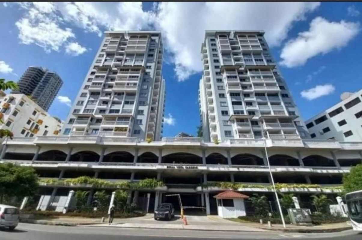 Bedroom with built-in closet tile floor inverter AC PH Bella Vista Garden Panama