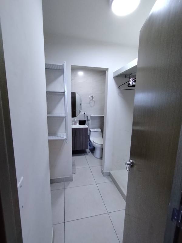 Modern walk-in closet with built-in shelves and drawers in PH Vista Horizonte Panama