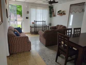 Spacious living-dining area with ceiling fan and tiled flooring in family rental home La Chorrera