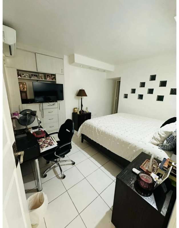 Spacious kitchen with granite countertops, appliances Ancon Panama