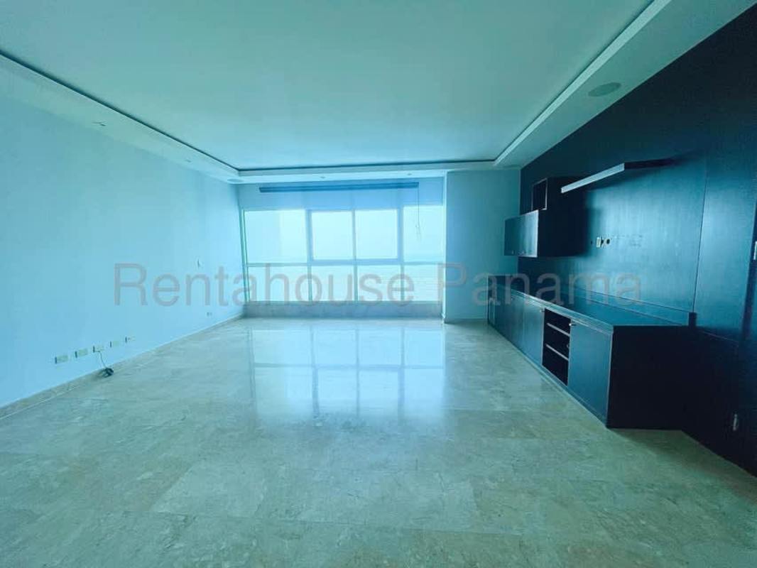 Spacious modern kitchen with island, marble floors, and stainless appliances in PH Costa del Este Panama