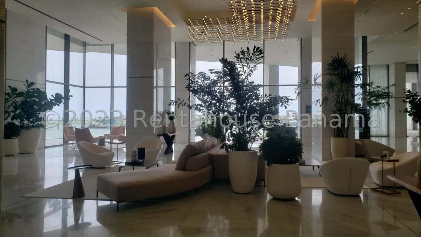 Spacious grand lobby of PH Rivage Punta Paitilla with marble floors, modern lighting, and luxury seating areas