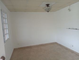 Spacious 4BR House with Extra Studio San Cristobal Colon