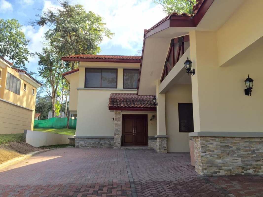 Two-story Mediterranean house with stone facade and tile roof in Los Senderos Clayton Panama