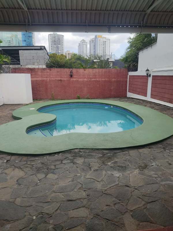 500m² Commercial House for Rent in Marbella