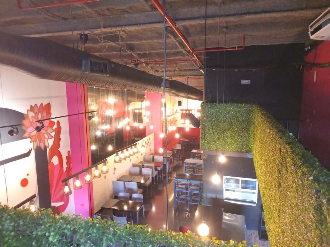 Vibrant dining retail space with plant wall, mural and seating PH San Francisco Plaza Panama City