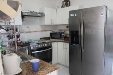 Contemporary kitchen granite countertop appliances wood cabinets Altos de Valle Dorado La Chorrera