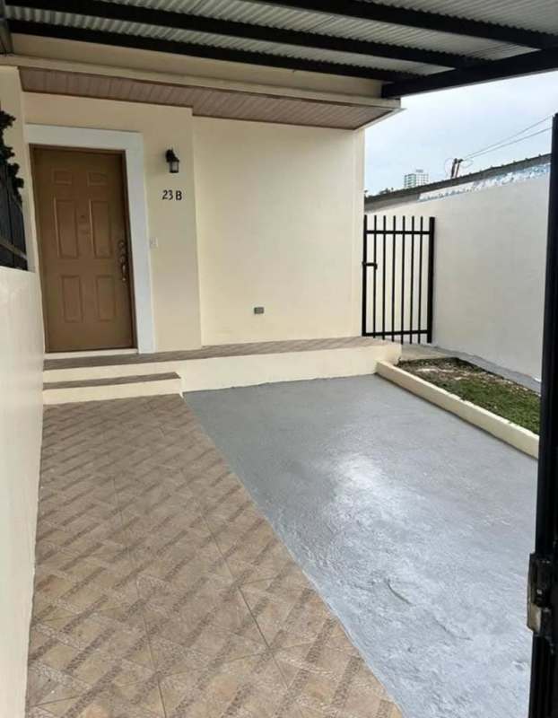 Modern open-plan kitchen with breakfast counter in Betania duplex rental Panama City