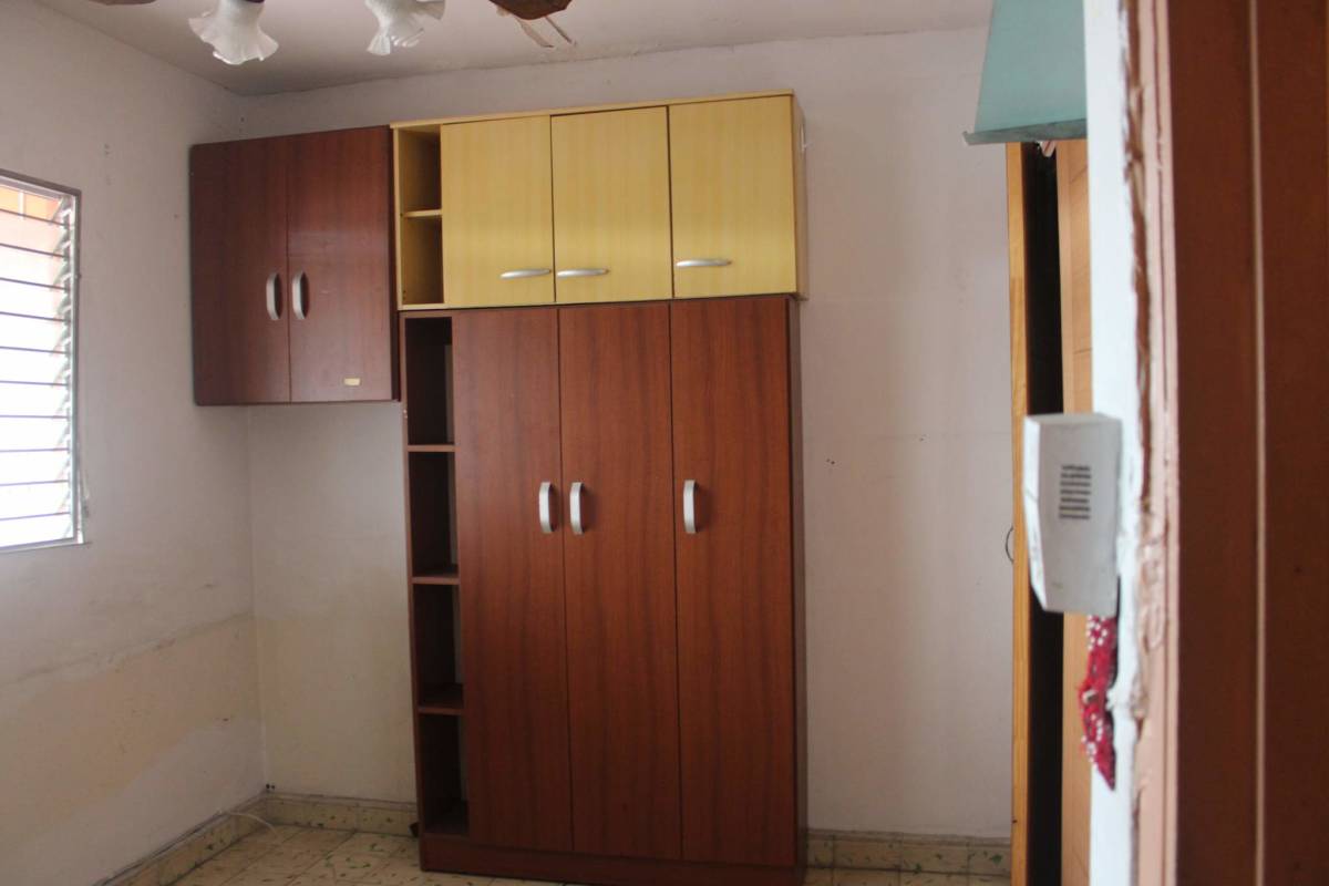 Bedroom with AC, window bars, built-in closet house for rent Panama City