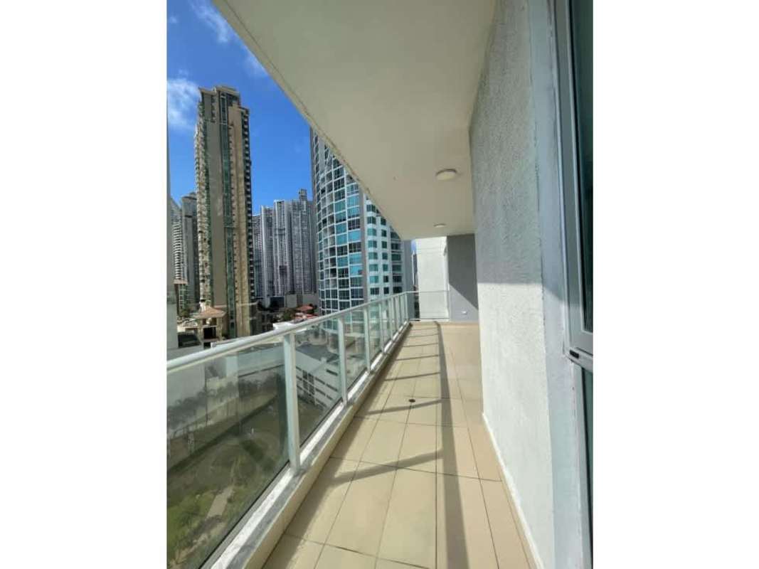 Balcony with glass rails and views of bay and city skyline in Ocean Park Tower Punta Pacífica