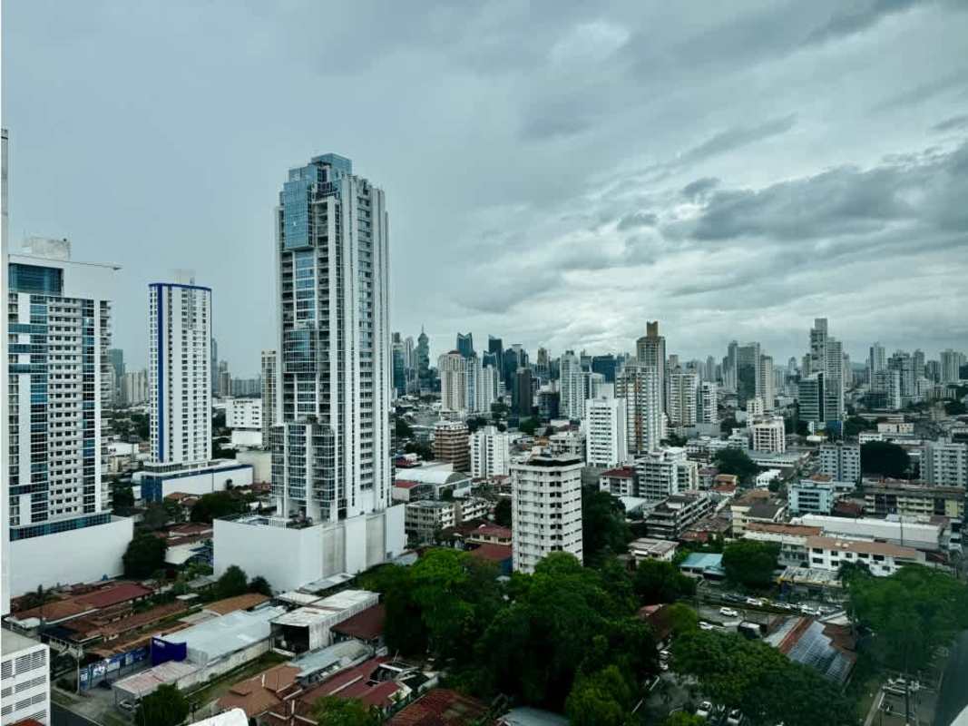 Spacious bedroom with large windows, AC, built-in wardrobe, skyline view in PH Tee One Panama