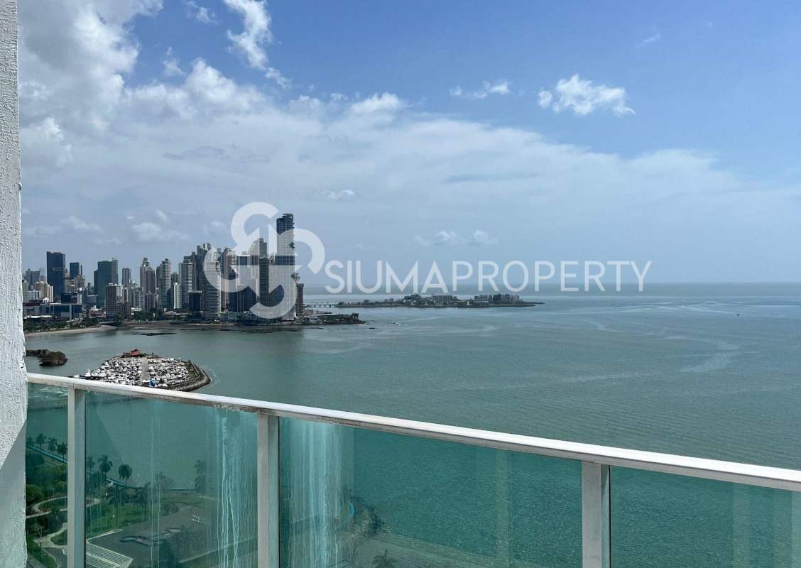 Spacious main bedroom panoramic sea view, large windows in PH BICSA Panama