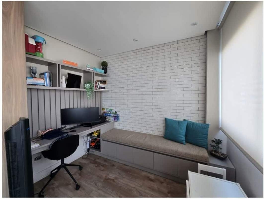 Spacious bedroom with ceiling fan, air conditioning and wood flooring PH 7400 EAST San Francisco Panama