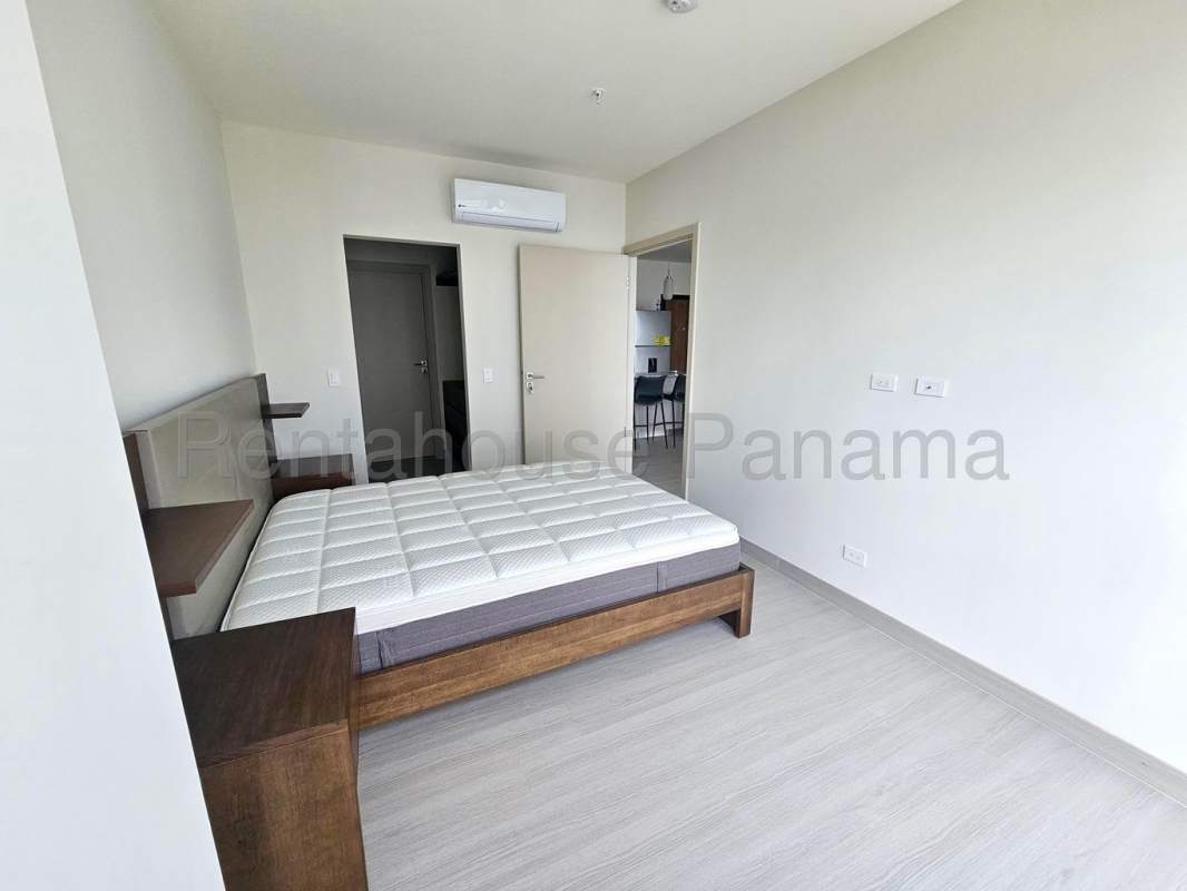 Rooftop infinity pool at PH Arcadia Costa del Este with panoramic skyline view.