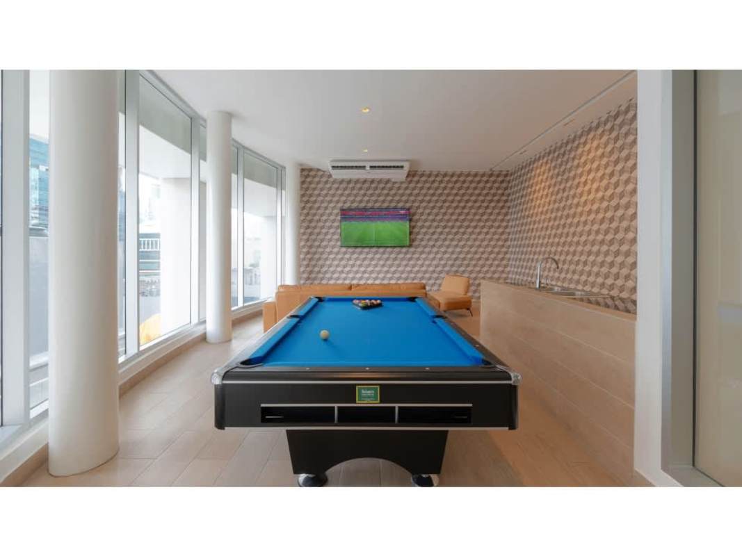 Entertainment room with pool table and lounge chairs in PH Urbana Obarrio