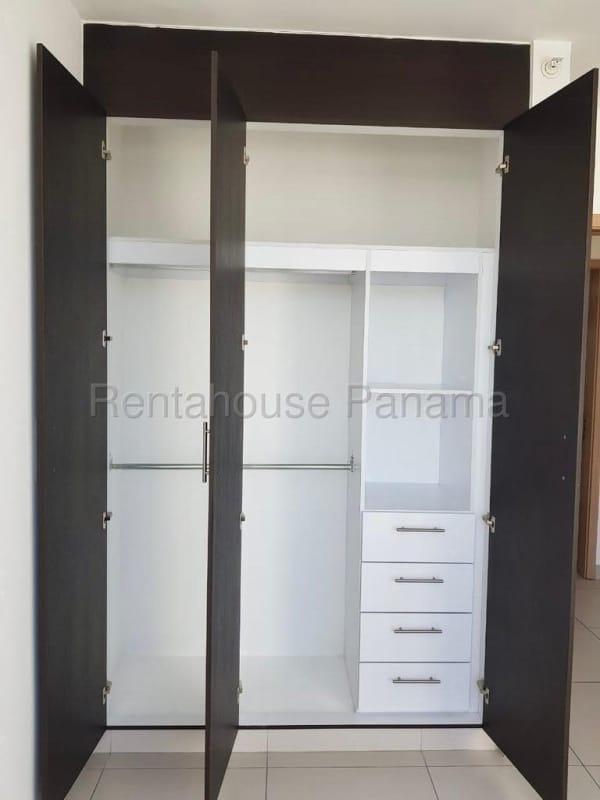 Modern lobby with reception area of PH Tee One in San Francisco Panama City