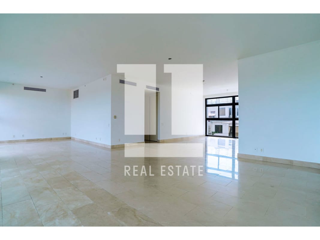 Spacious oceanfront balcony with glass railing and panoramic views in PH Caleta Panama