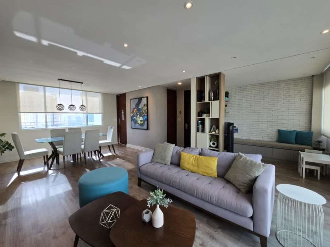 Open kitchen with island, modern cabinetry, balcony access and city views in PH San Francisco Bay Panama
