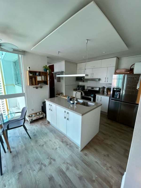 Contemporary bathroom with double vanity sink, glass shower and modern finish PH San Francisco Bay Panama