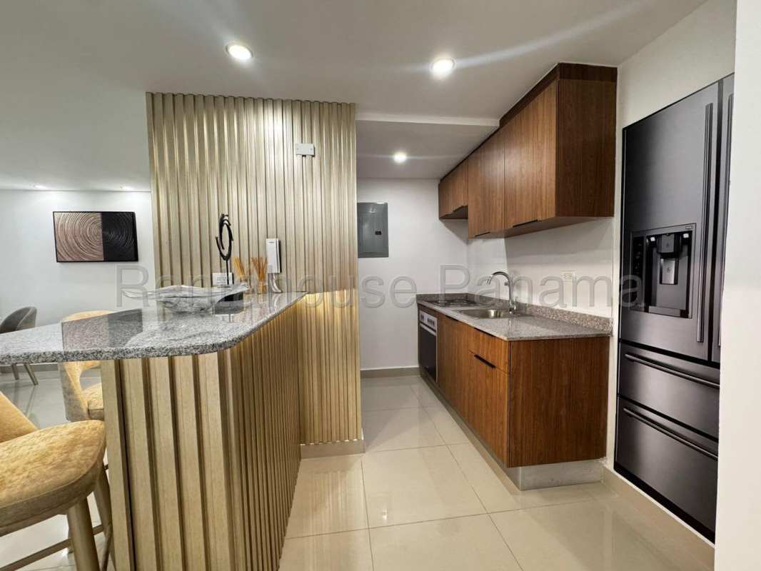 Contemporary kitchen with granite countertops and breakfast bar in PH Worldwide Plaza Panama