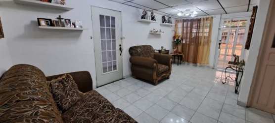 Traditional living room with tile floors, sofa set, decor Arraiján Panama