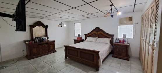 Full bathroom with shower, vanity in Arboleda de Cáceres house Panama