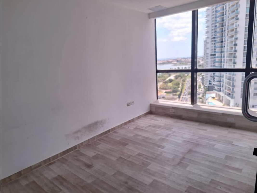 Lobby area of PH Torre BAC on Avenida Balboa with reception