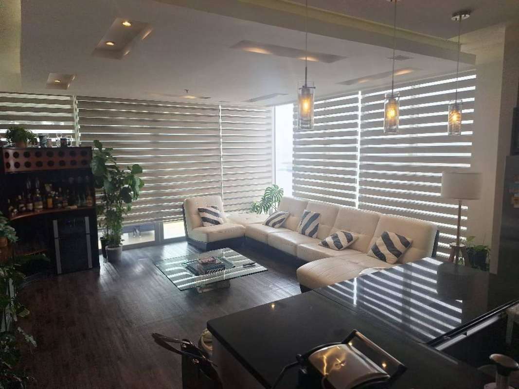 Open-concept modern kitchen with granite island and stainless appliances in PH Rivage Avenida Balboa Panama