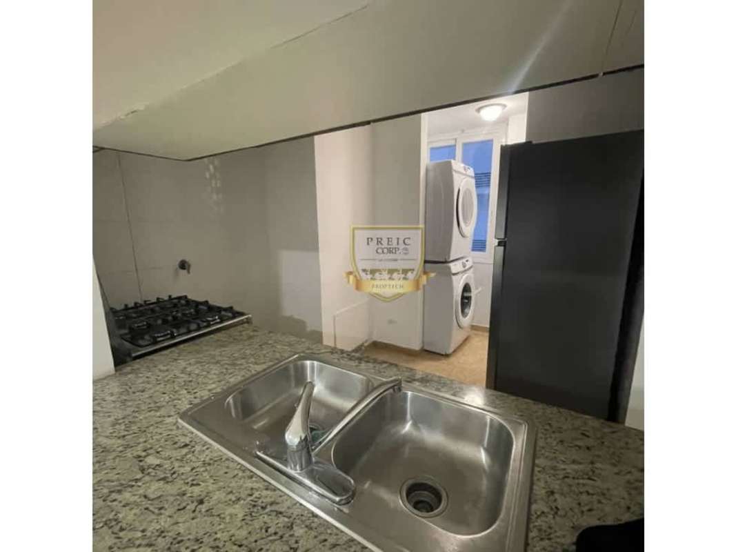 Walk-in closet with shelving space in master bedroom PH Cosmopolitan Towers Panama