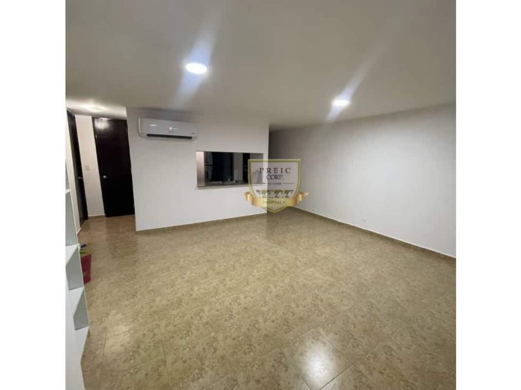 Rooftop sky lounge with panoramic city view in PH Cosmopolitan Towers Panama