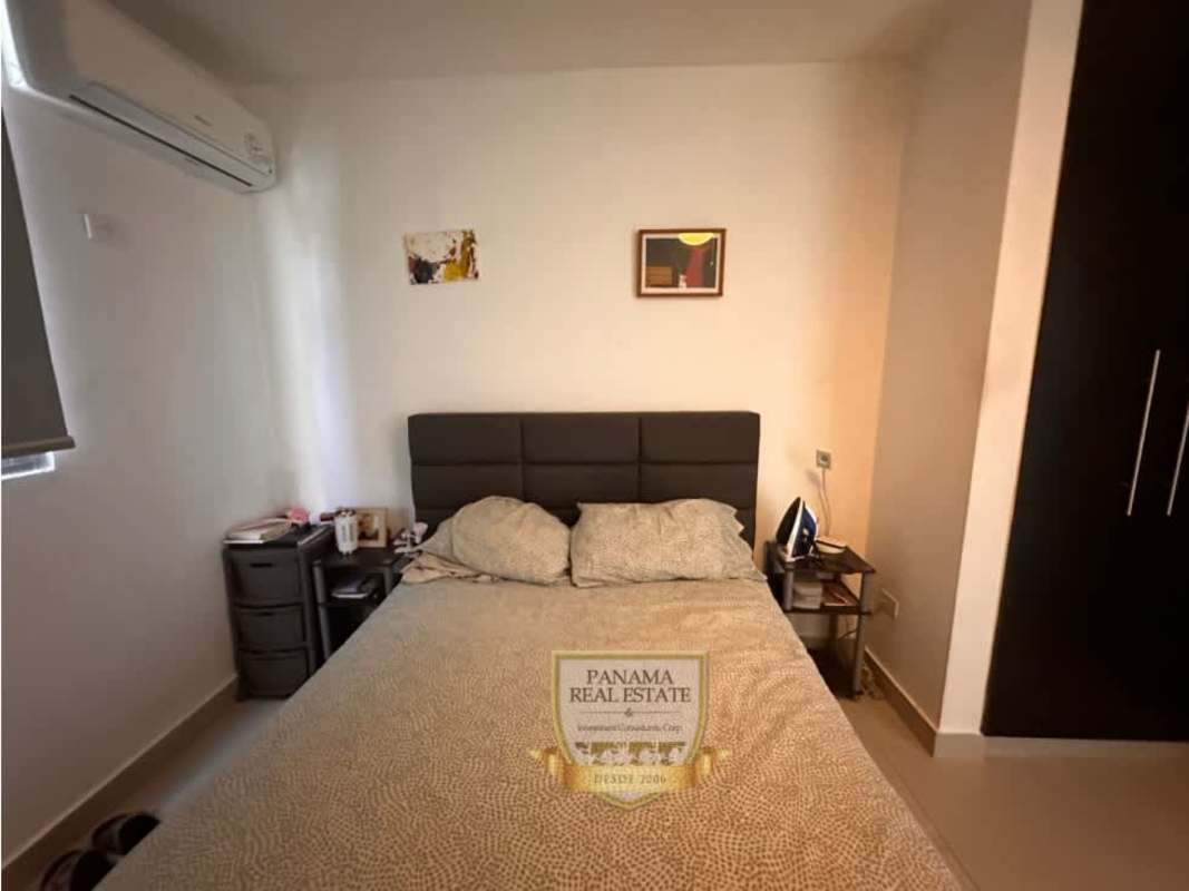 Bedroom with air conditioning, wardrobe, natural light in Carrasquilla Park Panama