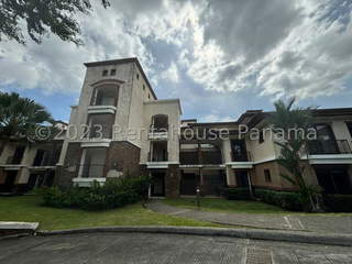 Apartment for Sale in Clayton - 3 bedrooms