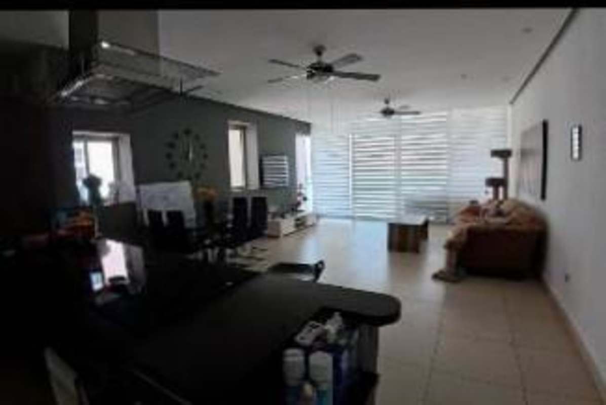 Open concept kitchen with granite countertops and appliances in PH Rivage Avenida Balboa Panama