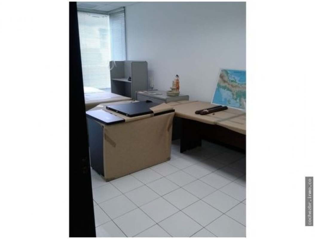 Bright office space semi-furnished with large windows, blinds, tiled floor in PH Global Plaza Obarrio Panama