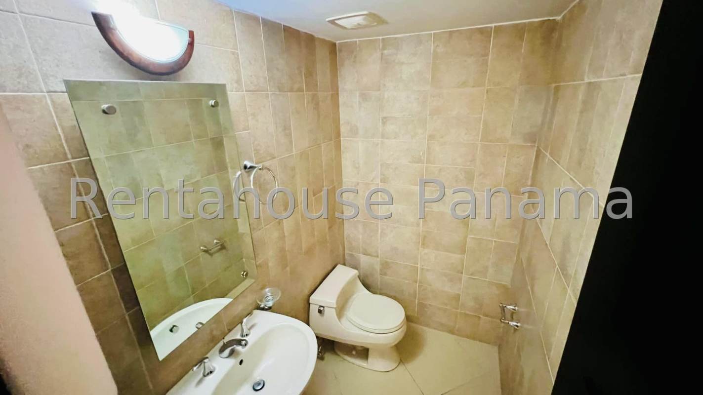 Large bedroom with closet and garden view at Embassy Club Panama