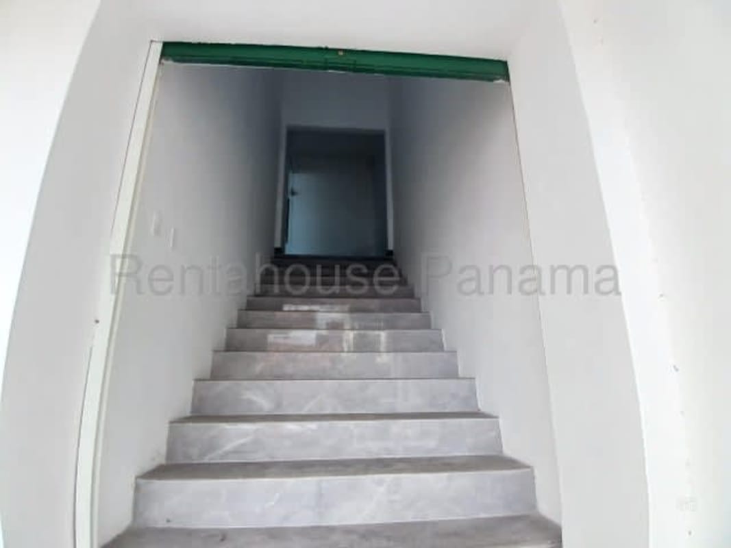 Commercial staircase connecting levels at San Francisco Business Plaza Panama