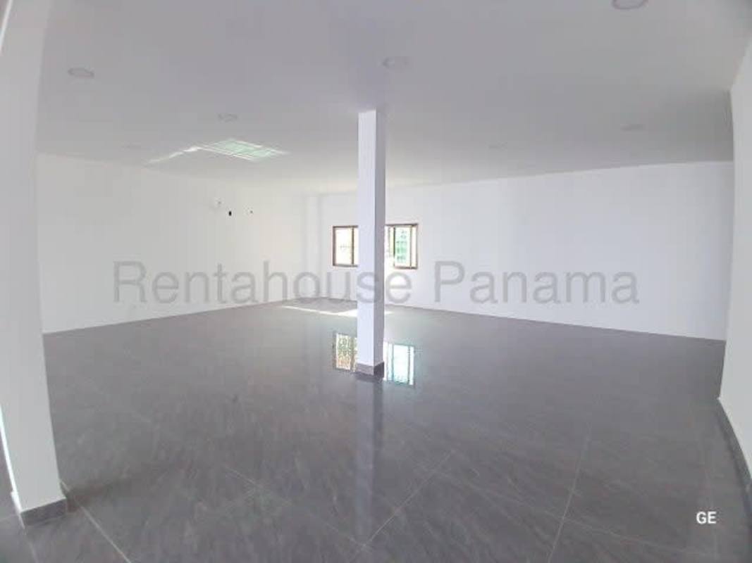 Flexible open plan commercial space ideal for showroom or office in San Francisco Panama