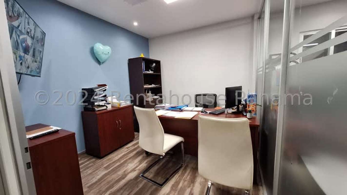 Conference meeting room with modern table chairs AC in commercial property San Francisco Panama