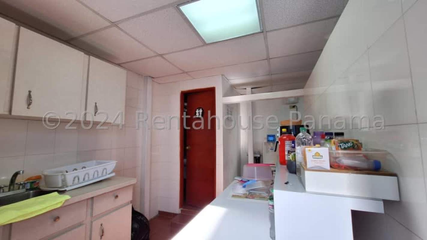 Exterior parking lot garage door commercial building for sale San Francisco Panama