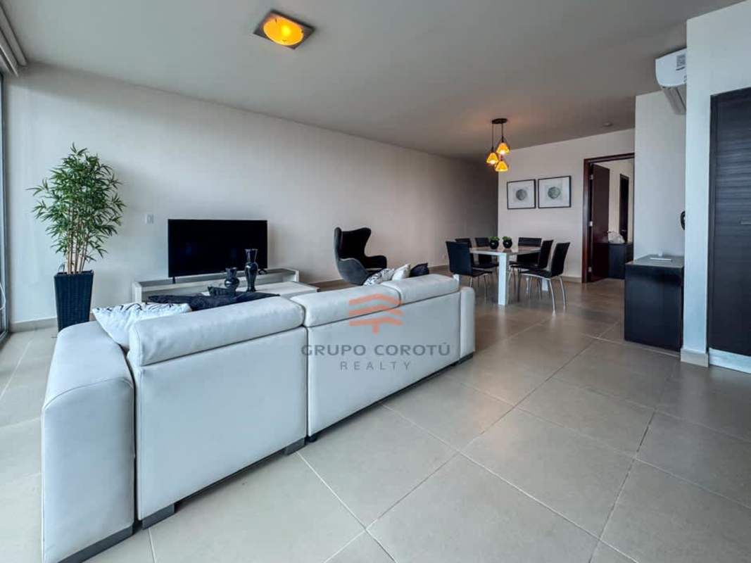 Large bedroom with walk-in closet sea view Punta Pacifica for sale Panama